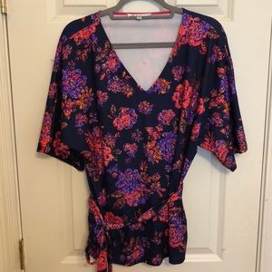 JOY JOY floral top!